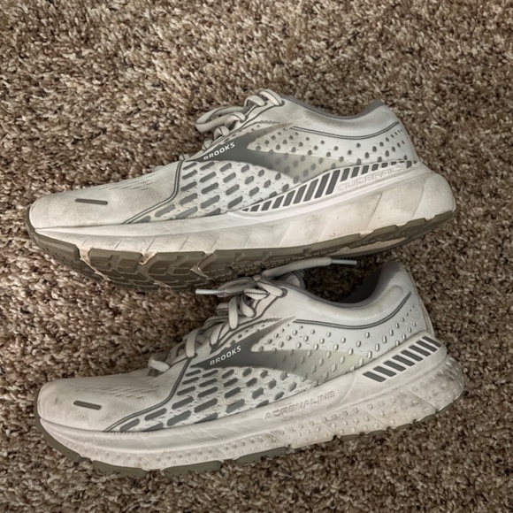 Brooks running shoe - Picture 3 of 4